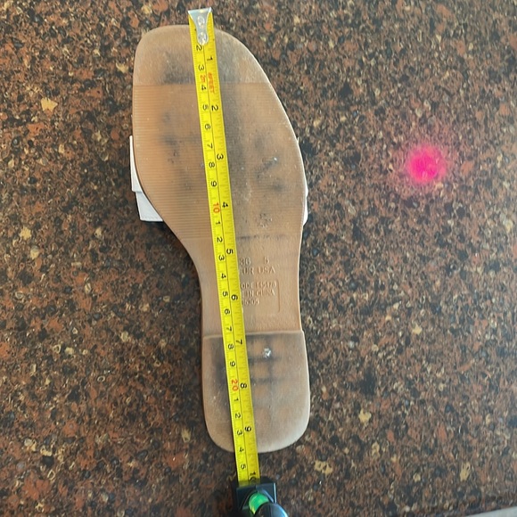 White H Sandals (6) - Picture 4 of 4